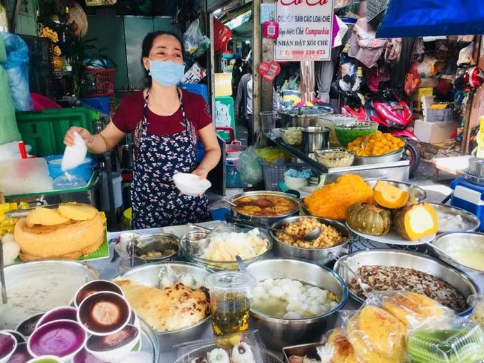 Chợ ẩm thực Hồ Thị Kỷ: Nơi tấp nập nhất Tp.HCM vào buổi tối