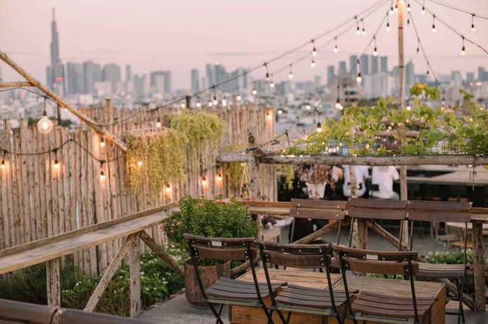 Khám phá cùng 10 quán rooftop Bình Thạnh với không gian từ thân quen đến sang trọng 5