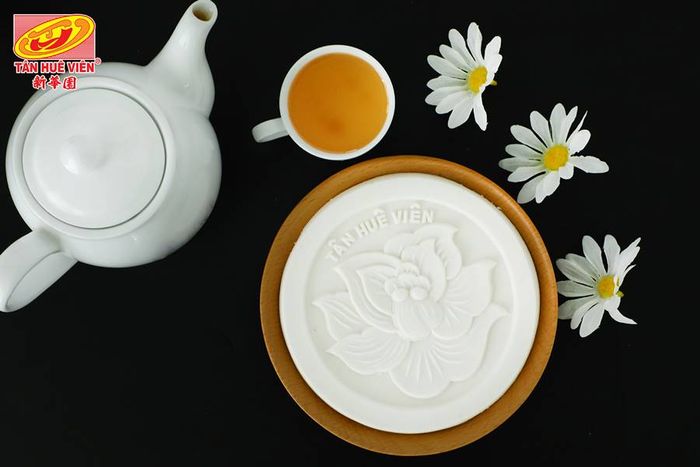 Bánh in trăng tròn tượng trưng cho sự đoàn kết và hạnh phúc