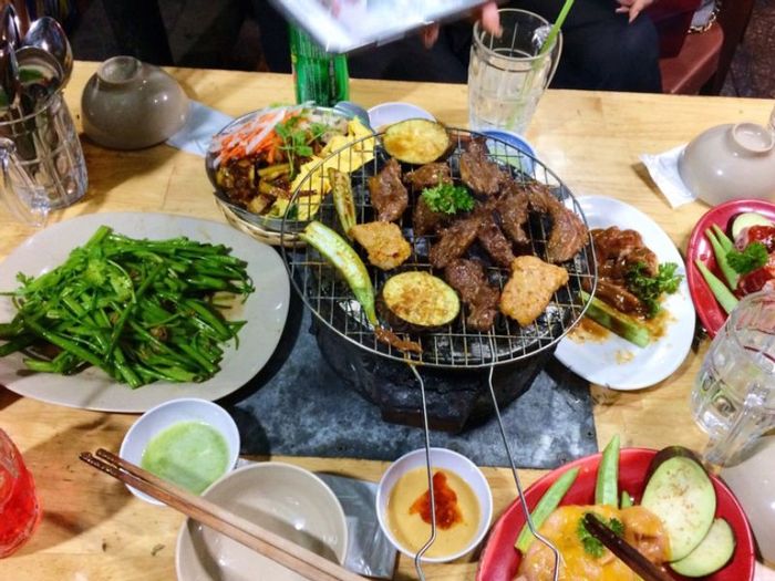 Trải nghiệm top 10 quán ăn quận 4 ngon bậc nhất không thể bỏ qua 9