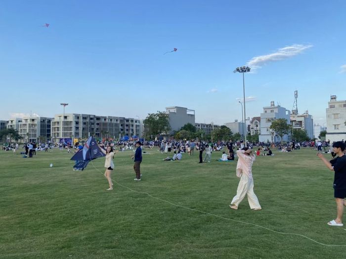 Thư giãn tại Bãi thả diều City Park, hòa mình vào làn gió dịu dàng của Thủ Đức