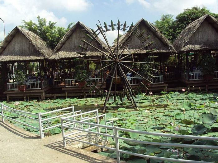 Nhà hàng Làng Việt, điểm đến lý tưởng để thưởng thức những bữa ăn ngon 4