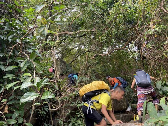 Đánh giá núi Bà Đen và kinh nghiệm chinh phục đỉnh Đông Nam Bộ 8