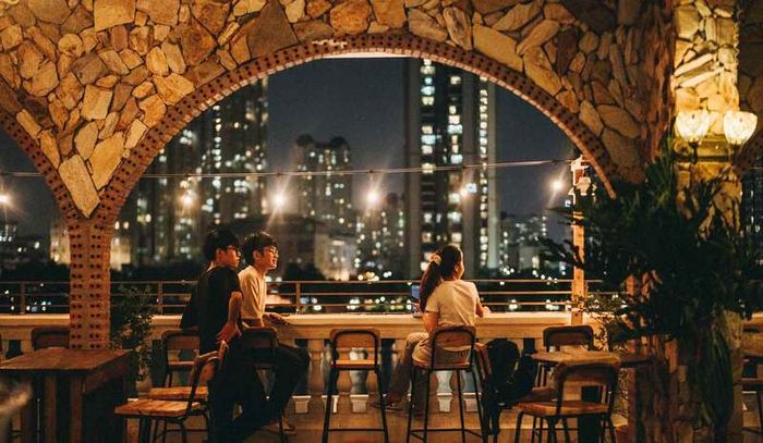Khám phá cùng 10 quán rooftop Bình Thạnh với không gian từ thân quen đến sang trọng 6