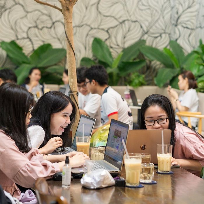 Dovezi Coffee, điểm đến cà phê mang phong cách công nghiệp độc đáo 10