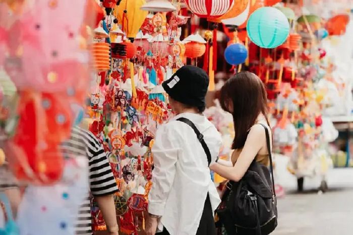 Phố lồng đèn ở Quận 5, Lương Nhữ Học rực sáng khắp góc đường trong dịp Trung thu