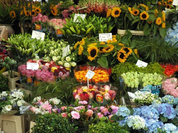 Chợ đêm Hồ Thị Kỷ: Nơi sôi động nhất Tp.HCM