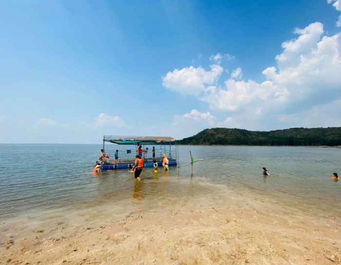 Chinh phục Đảo Nhím Tây Ninh với vẻ đẹp hoang sơ, dân dã 3