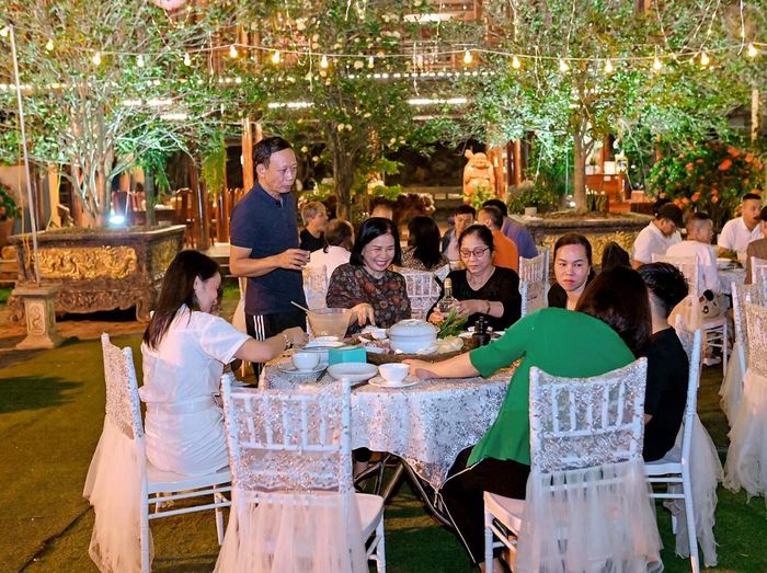 Nhà hàng Oanh Hợp - Khám phá không gian thưởng thức ẩm thực sang trọng, lôi cuốn 32