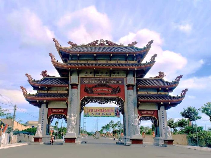 Chùa Phật Ngọc Xá Lợi Vĩnh Long, điểm đến thanh tịnh bạn không thể bỏ qua 2