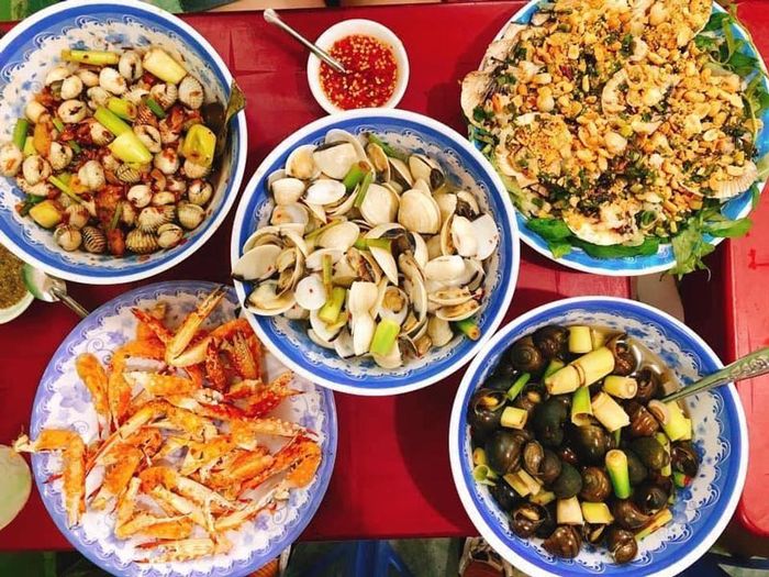 Phố ẩm thực Vĩnh Khánh, điểm đến quen thuộc của thanh niên ở quận 4