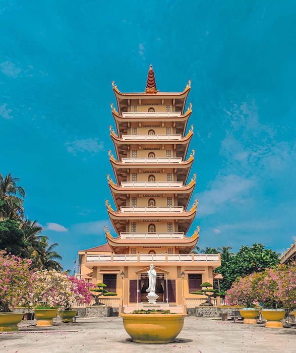 Trải nghiệm đánh giá chùa Vĩnh Tràng thanh tịnh và yên bình 8