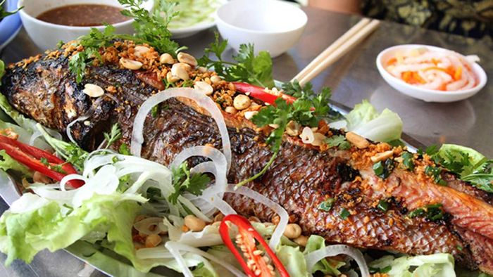 Tiếp theo trong hành trình du lịch Tiền Giang, bạn không thể bỏ lỡ cơ hội thưởng thức ẩm thực phong phú của vùng đất này. Hủ tiếu Mỹ Tho, ốc gạo Tân Phong, chuối quết dừa, cháo rắn đường Trần Hưng Đạo, hủ tiếu sa tế, mắm còng Gò Công, bánh giá chợ Giồng, rau choại và cá lóc nướng trui đều là những món ngon không thể bỏ qua.