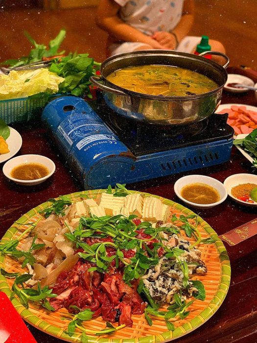 Nhà hàng Oanh Hợp - Khu vực thưởng thức ẩm thực sang trọng, lôi cuốn 15