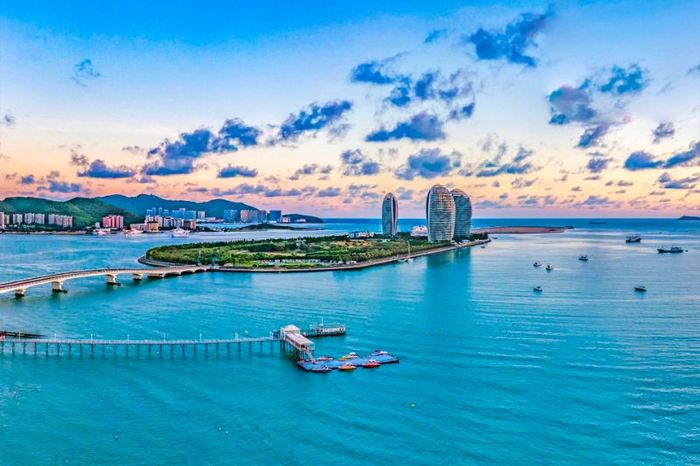 Ở Đảo Hải Nam, nơi mà bãi biển trải dài và ánh nắng được so sánh với Hawaii của phương Đông.