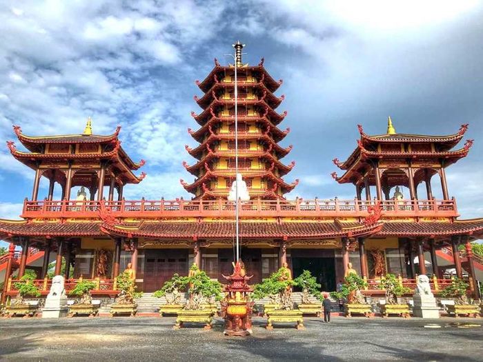 Chùa Phật Ngọc Xá Lợi Vĩnh Long, điểm đến thanh tịnh bạn không thể bỏ qua 3
