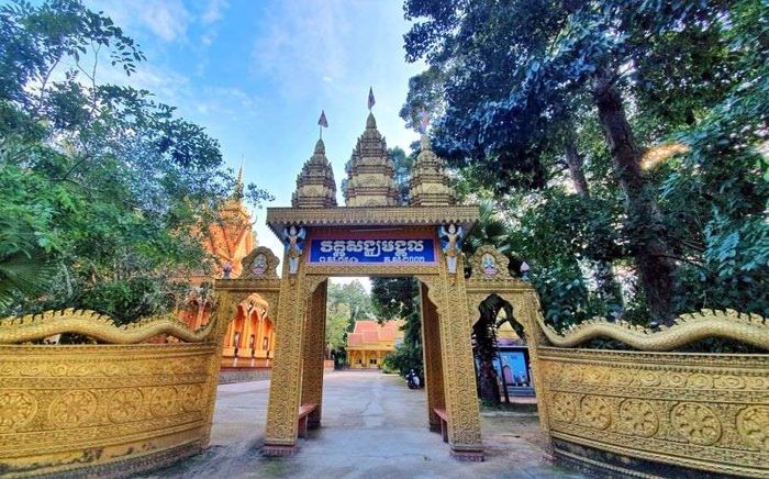 Khám phá khung cảnh nổi tiếng của Chùa Hạnh Phúc Tăng (Chùa Sanghamangala) ở Vĩnh Long
