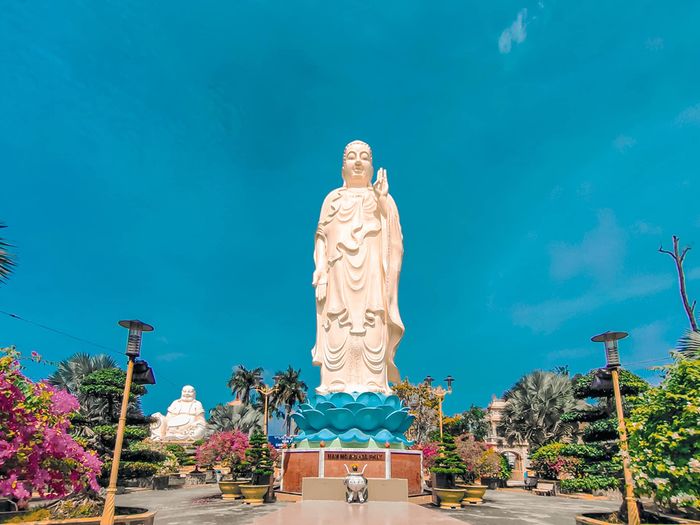Trải nghiệm đánh giá chùa Vĩnh Tràng thanh tịnh và yên bình 6