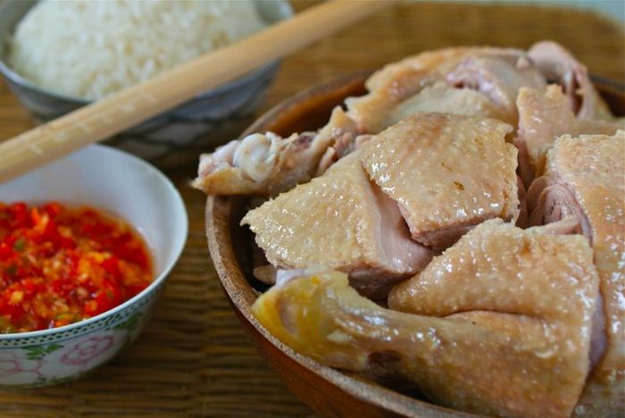 Ở Đảo Hải Nam, nơi mà biển và bãi cát trải dài, được so sánh với Hawaii phương Đông.