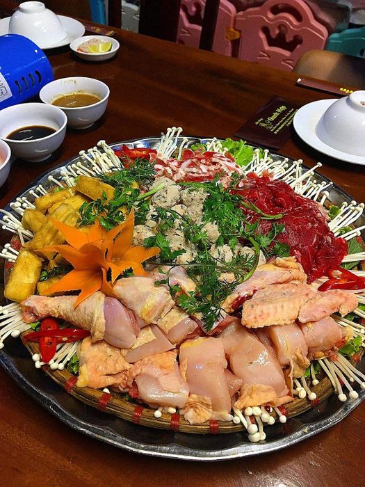 Nhà hàng Oanh Hợp - Trải nghiệm không gian thưởng thức ẩm thực sang trọng, cuốn hút 14