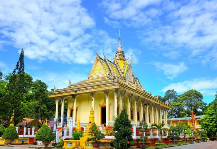 Khám phá chùa Hang Trà Vinh: điểm đến duy nhất có sân chim 3
