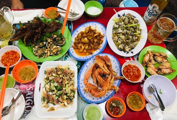Phố ẩm thực Vĩnh Khánh, điểm đến quen thuộc của thanh niên ở quận 4