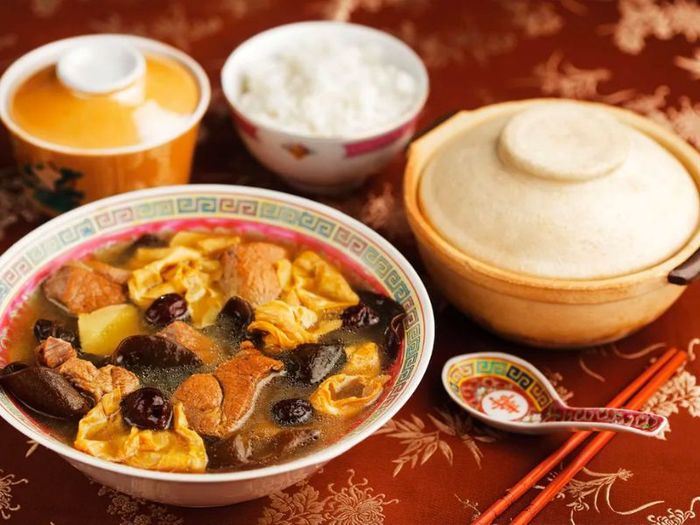 Ở Đảo Hải Nam, nơi mà biển và bãi cát trải dài, được so sánh với Hawaii phương Đông.