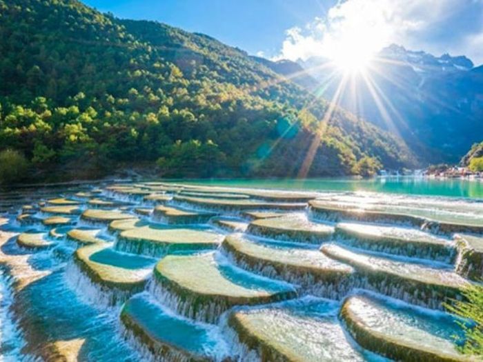 Khám phá núi tuyết Ngọc Long: Sự kết hợp tuyệt vời giữa tuyết trắng và mây trời 10