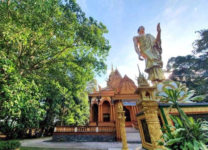 Khám phá vẻ đẹp nổi tiếng của Chùa Hạnh Phúc Tăng (Chùa Sanghamangala) ở Vĩnh Long