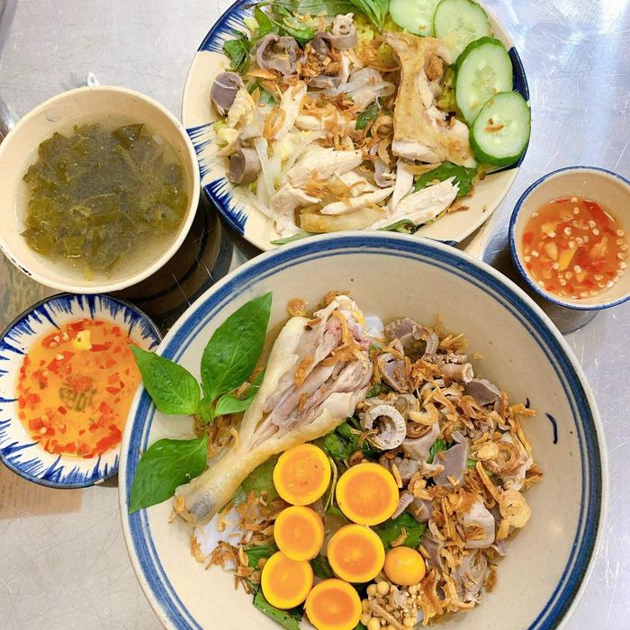 Bánh ướt lòng gà Cô Nhã - Món đặc sản của thành phố biển Vũng Tàu cuốn hút hàng nghìn người