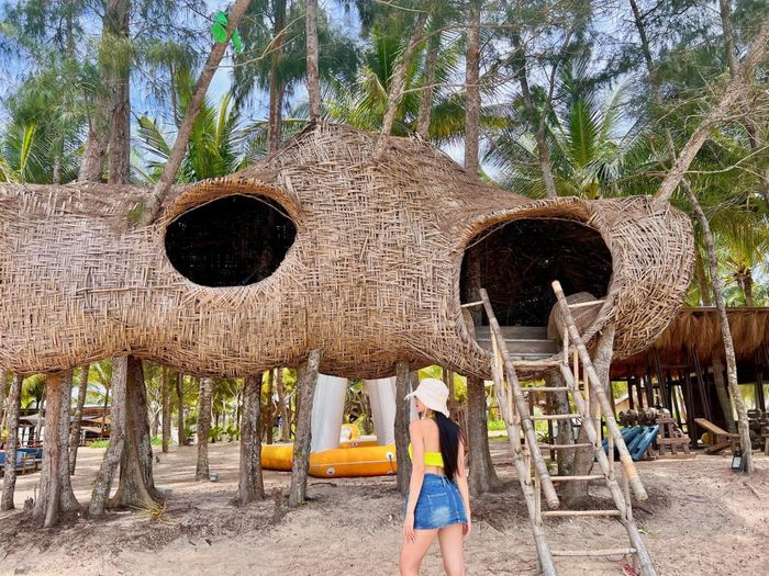 Khám phá Hola Beach thật thư giãn cùng cô nàng Hứa Thảo Nguyên số 9