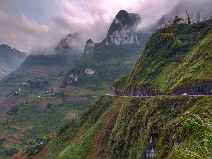 Săn mây trên đỉnh Mã Pí Lèng - Hành trình 'hái' mây trời mang về lần 7