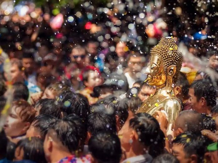 Lễ hội té nước Songkran 2024: Vẻ đẹp văn hóa của Xứ Chùa Vàng 4