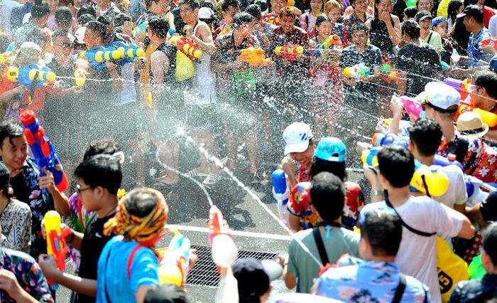 Lễ hội té nước Songkran 2024: Vẻ đẹp văn hóa của Xứ Chùa vàng