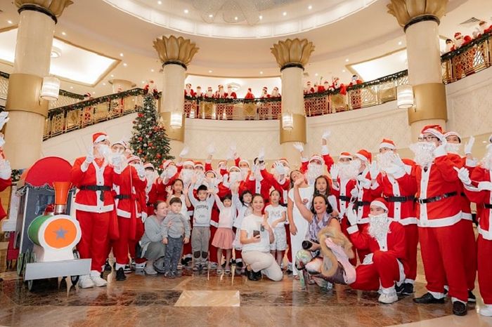 Cây thông Noel đón chào mùa Giáng sinh rực rỡ
