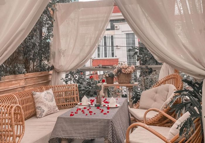 Bước vào KAP Bistro, bạn sẽ ngập tràn không gian cổ điển giữa trung tâm thành phố 2