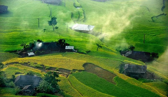 Đánh giá Bản Phùng - Hình ảnh về tự nhiên và con người La Chí 2