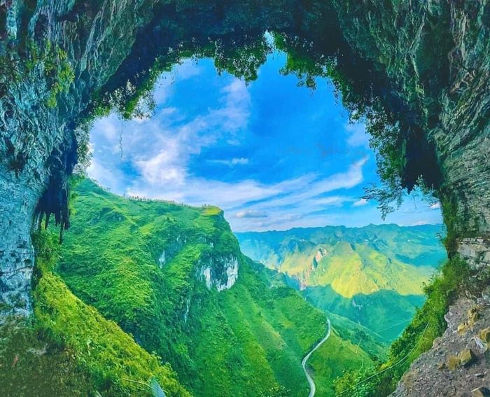 Hãy đến đây và lắng nghe Nguyễn Thị Hòa chia sẻ về trải nghiệm leo vách đá trắng ở Hà Giang! 2