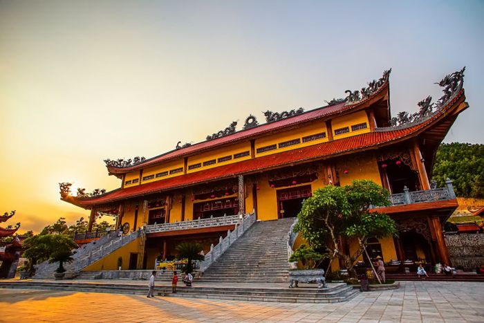 Chùa Ba Vàng - Điểm đến tâm linh hàng đầu ở Quảng Ninh 3
