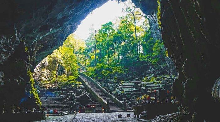 Động Hương Tích, ngôi hang vĩ đại nhất ở phương Nam