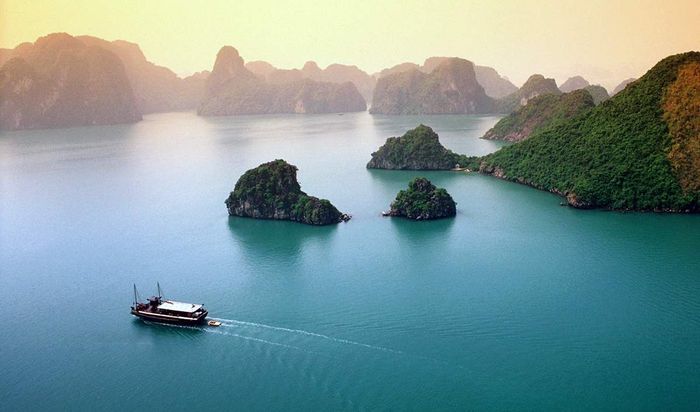 Đánh giá chuyến đi Hạ Long 3 ngày 2 đêm hấp dẫn đến bạn 4