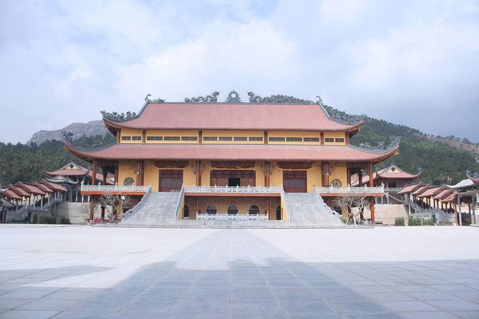 Chùa Ba Vàng - Điểm đến du lịch tâm linh hàng đầu tại Quảng Ninh 5