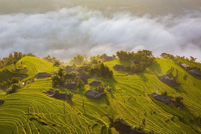 Đánh giá Bản Phùng - Hình ảnh về tự nhiên và con người La Chí 3