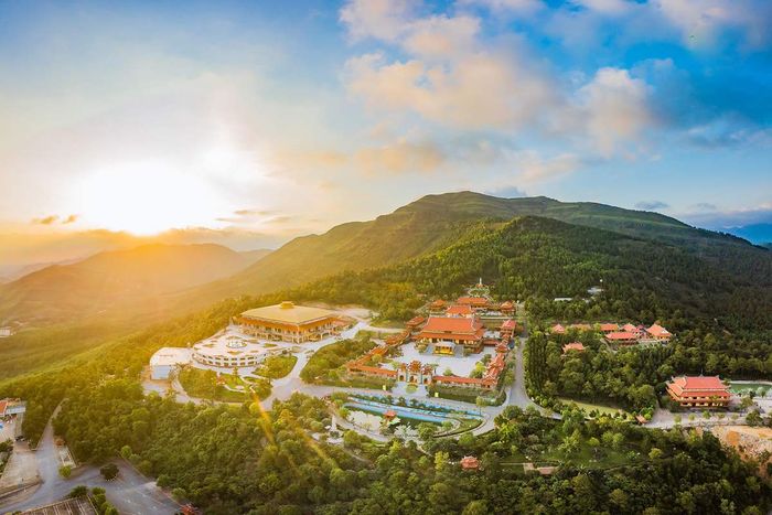 Chùa Ba Vàng - Điểm đến tâm linh hàng đầu ở Quảng Ninh 2