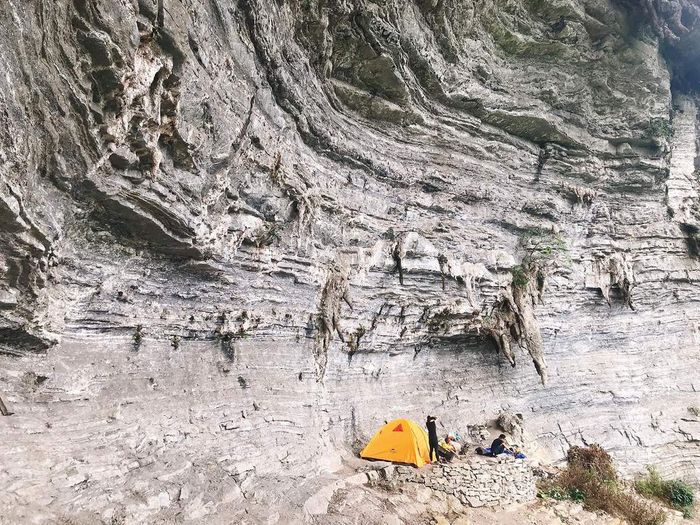 Hãy đến đây và lắng nghe Nguyễn Thị Hòa chia sẻ về trải nghiệm leo vách đá trắng ở Hà Giang! 3