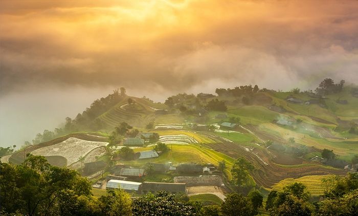 Đánh giá Bản Phùng - Hình ảnh về tự nhiên và con người La Chí 4