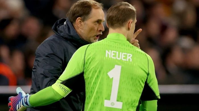 Người gác đền Neuer của Bayern đeo áo số 1