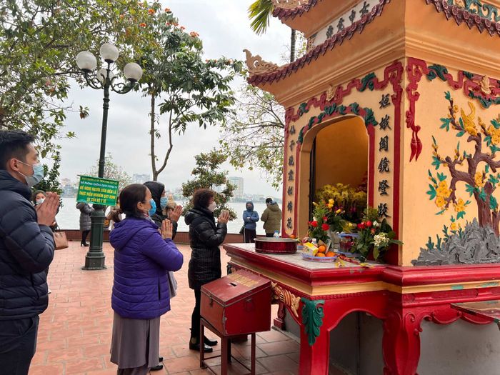Ai được thờ tại Phủ Tây Hồ