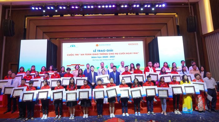 Trao giải cuộc thi ‘ATGT cho nụ cười ngày mai’ năm học 2020-2021 cuoc-thi-atgt-cho-nu-cuoi-ngay-mai-nam-hoc-2020-2021-da-dien-ra-thanh-cong-tot-dep.JPG