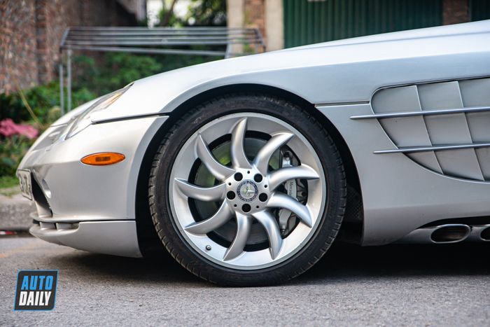 Có gì đặc biệt trên chiếc ‘mũi tên bạc’ Mercedes-Benz SLR McLaren hiếm có nhất tại Việt Nam?